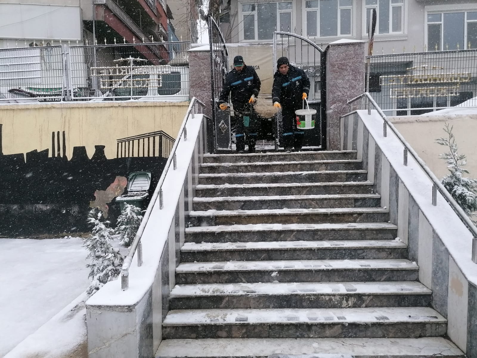Süleymanpaşa Belediyesi kar yağışının çileye dönüşmesini önledi
