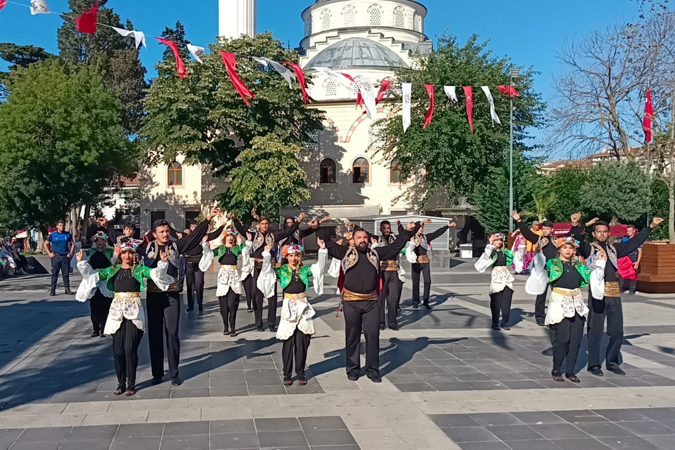 Paşa Halk Dansları Topluluğu Şile Bezi Festivalinde sahne aldı