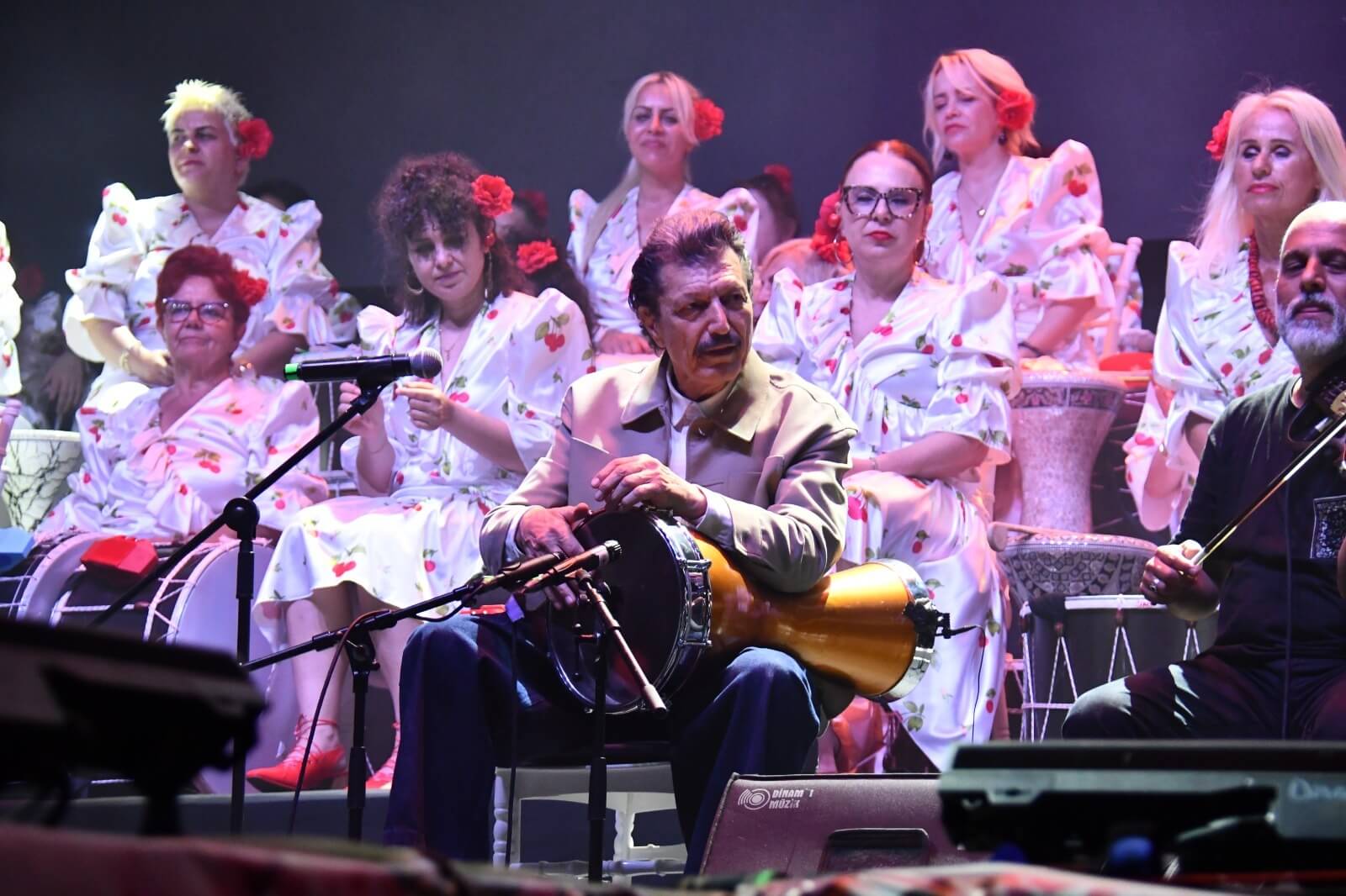 Festivalin İlk Gününde Burhan Öçal Rüzgârı Esti