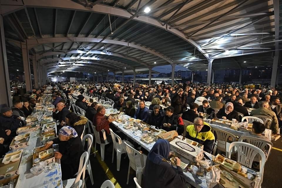 Ramazanın ilk Gönül Sofrası Altınova Mahallesinde kuruldu