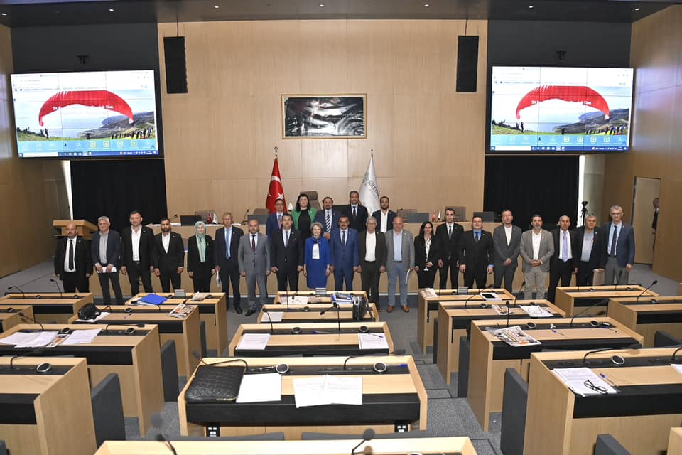 Yeni Meclis ilk toplantısını gerçekleştirdi