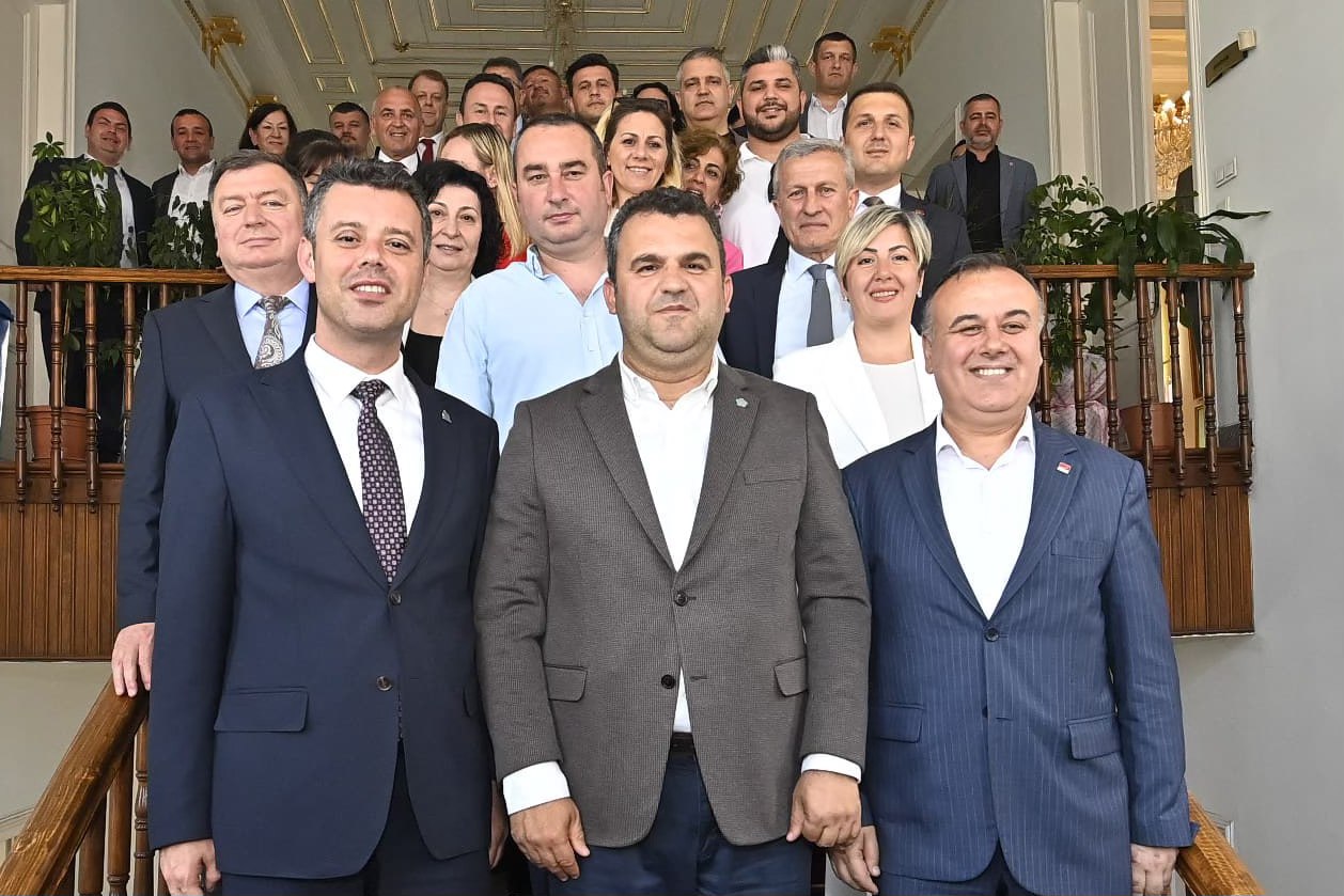 Başkan Nallar tebrikleri kabul ediyor