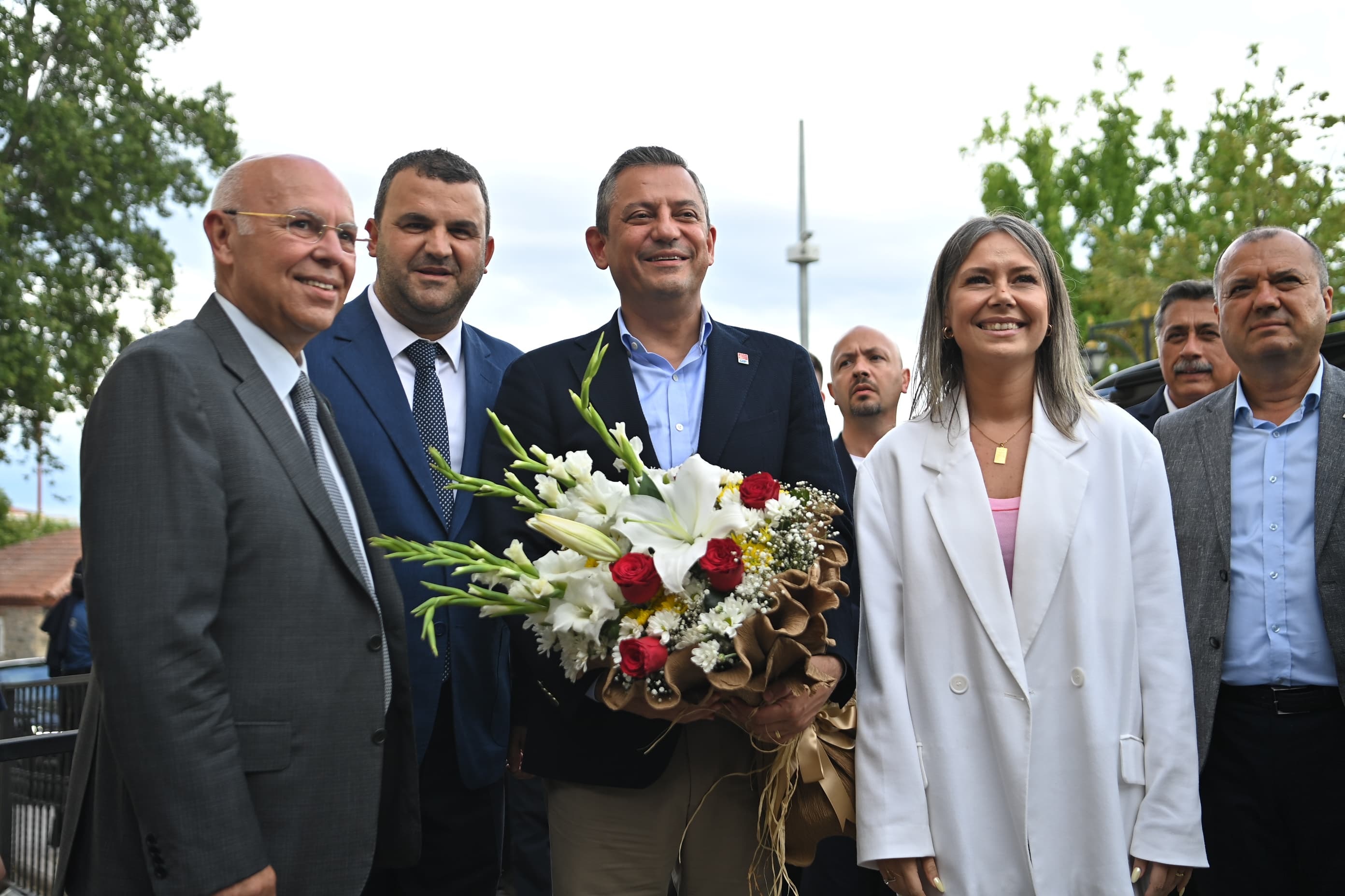 CHP Genel Başkanı Özgür Özel Süleymanpaşa Belediyesi’ni Ziyaret Etti