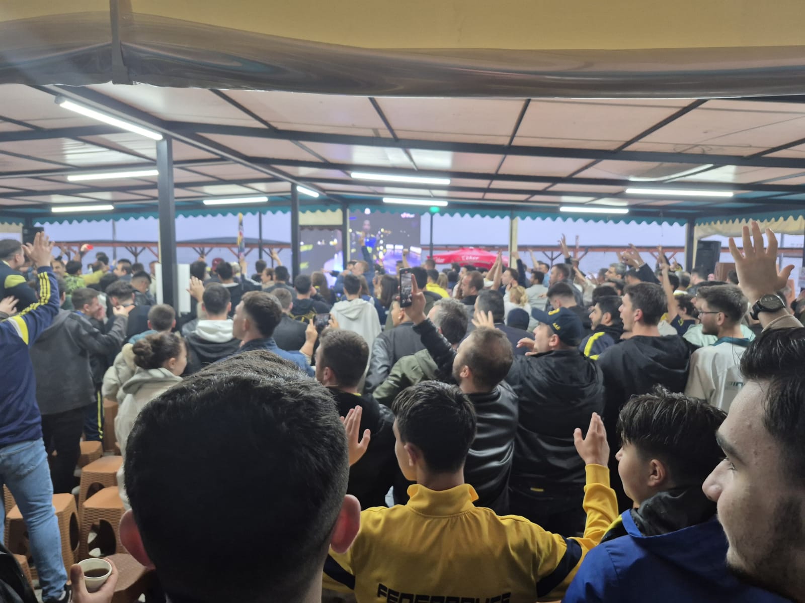 Fenerbahçenin Avrupa Zaferi Süleymanpaşada Dev Ekrandan Coşkuyla Takip Edildi