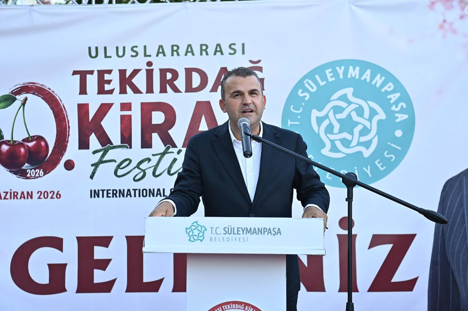 Kiraz Festivali Kortejinde İnsan Seli