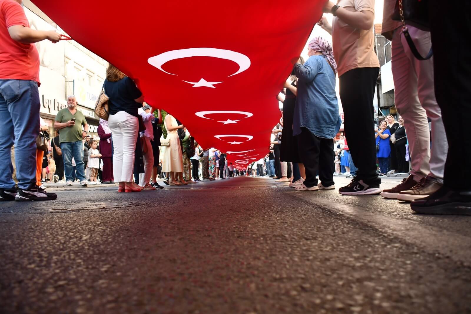 Kiraz Festivali Kortejinde İnsan Seli