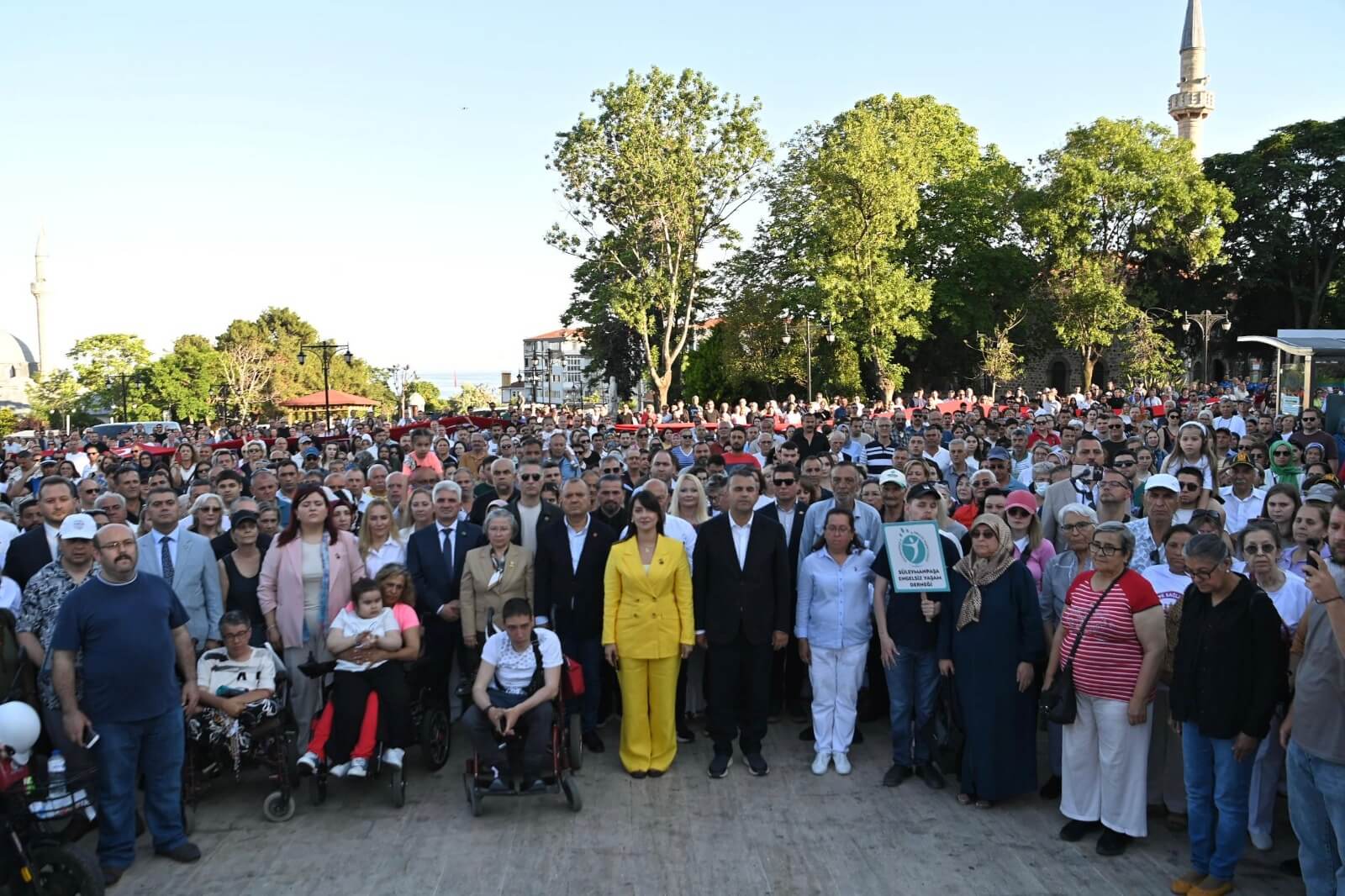 Kiraz Festivali Kortejinde İnsan Seli