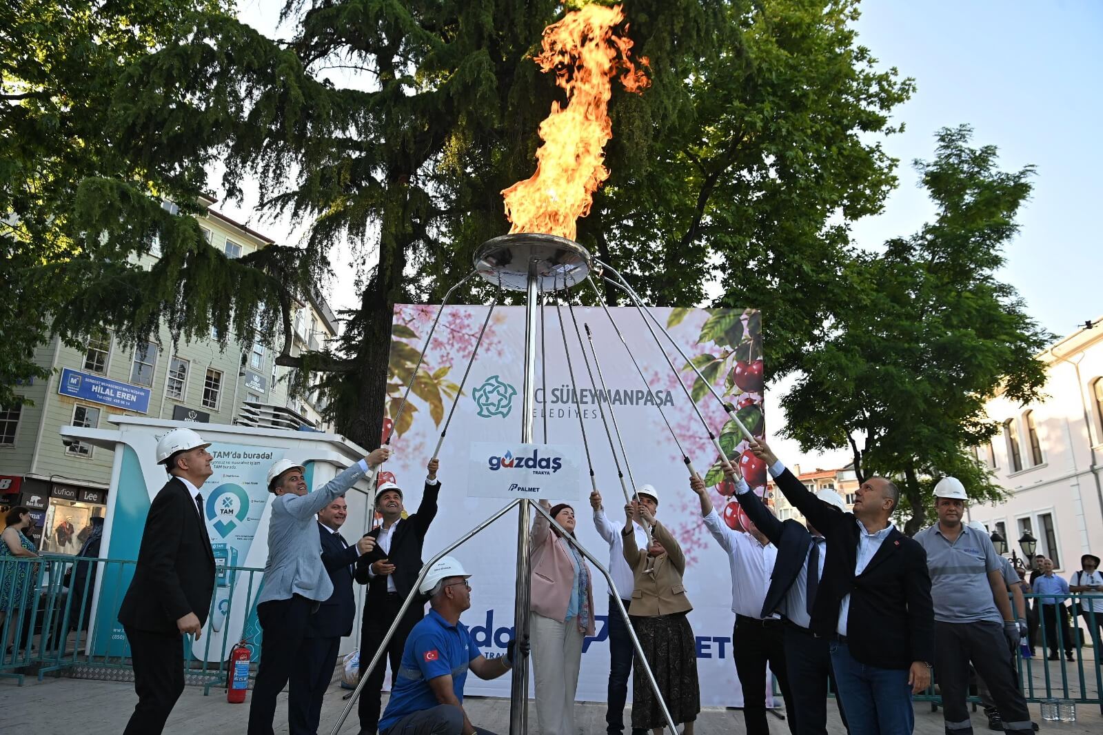 Kiraz Festivali Kortejinde İnsan Seli