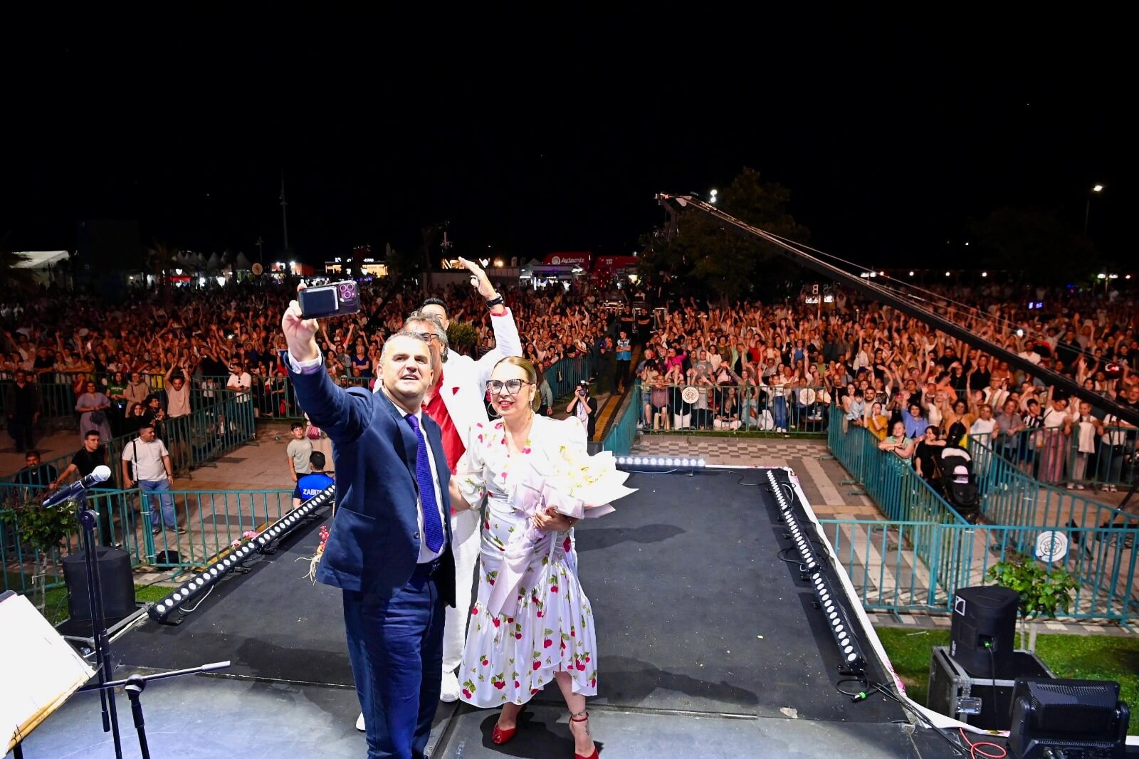 Festivalin İlk Gününde Burhan Öçal Rüzgârı Esti
