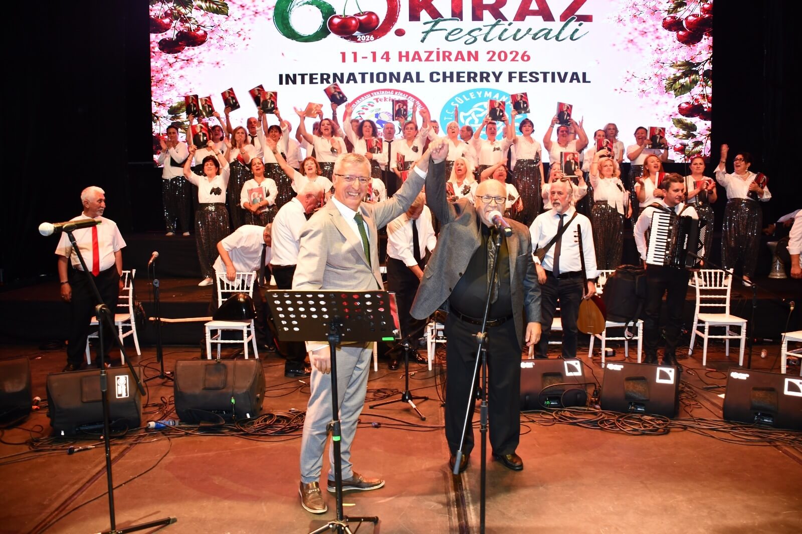 Festivalin İlk Gününde Burhan Öçal Rüzgârı Esti