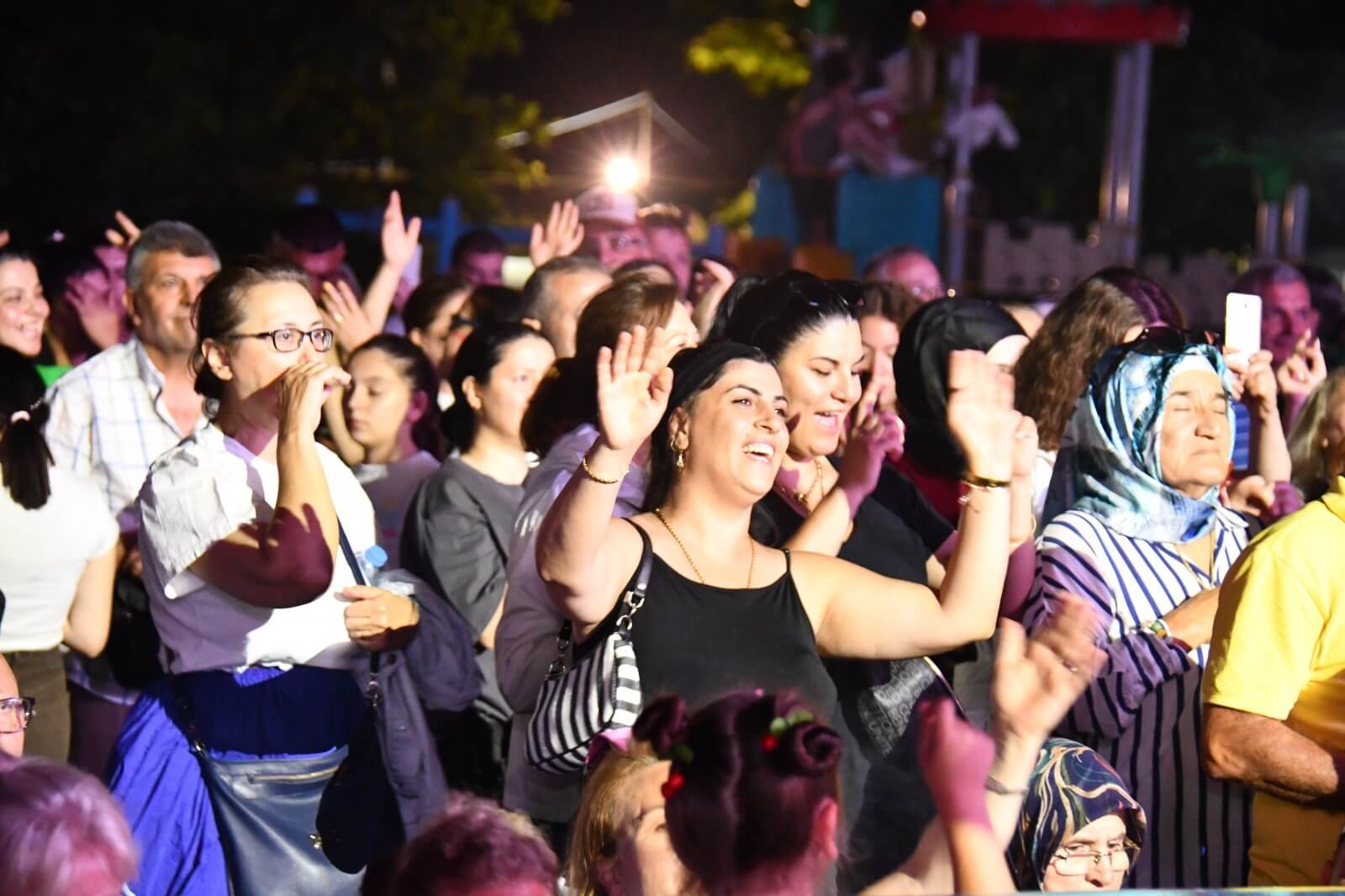 Festivalin İlk Gününde Burhan Öçal Rüzgârı Esti