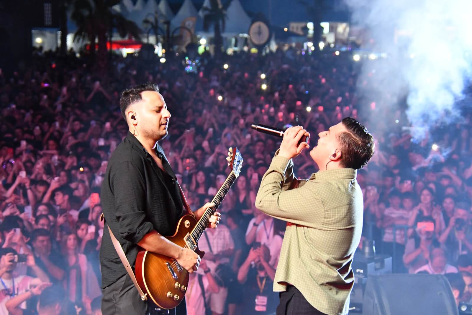Kiraz Festivali Sahnesinden Poizi Ve Merve Özbey Geçti