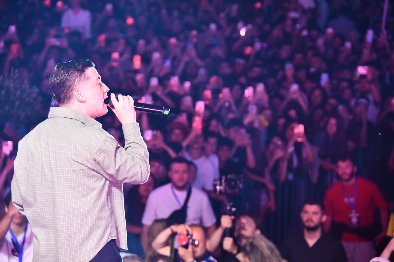 Kiraz Festivali Sahnesinden Poizi Ve Merve Özbey Geçti