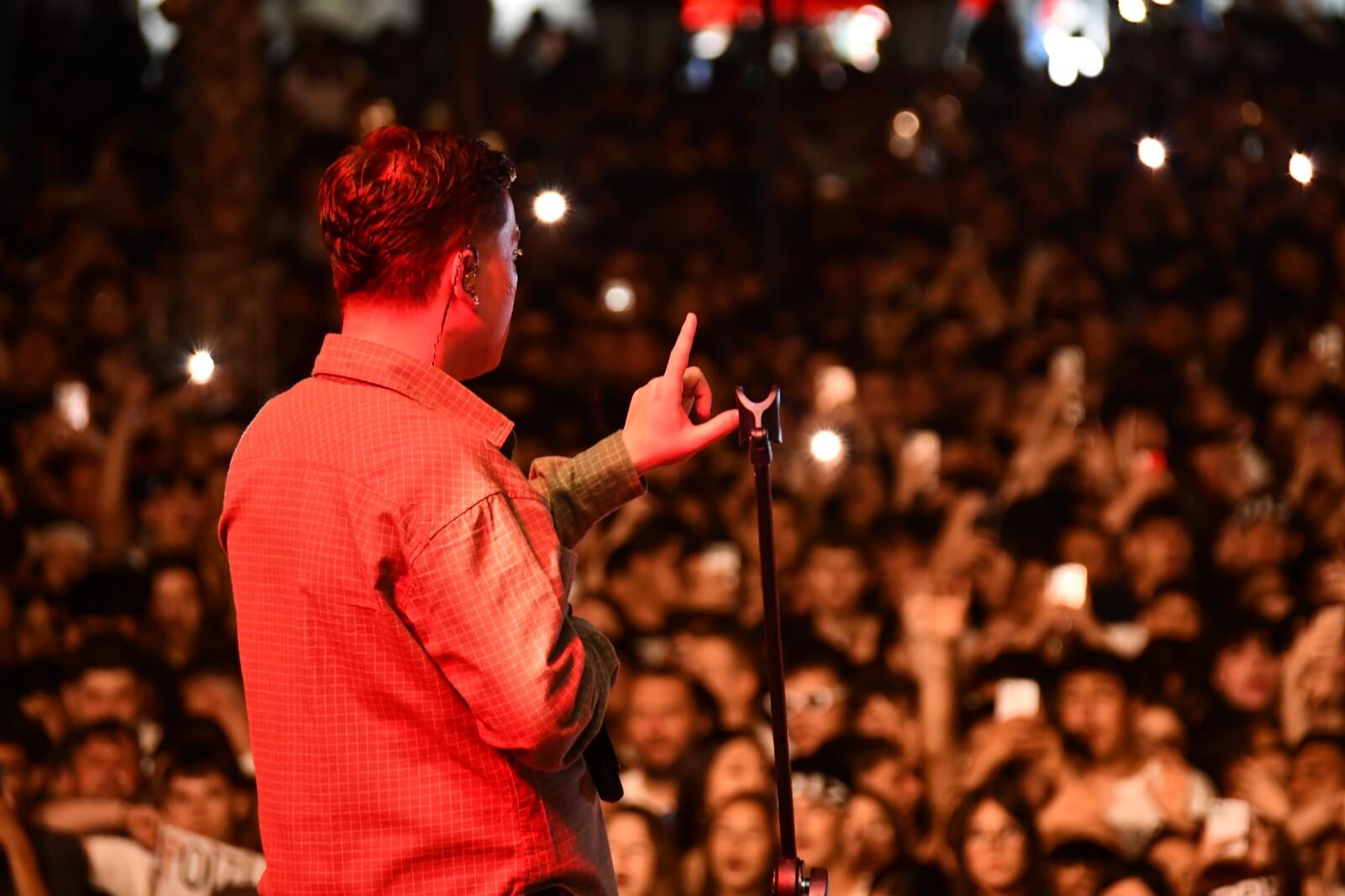 Kiraz Festivali Sahnesinden Poizi Ve Merve Özbey Geçti
