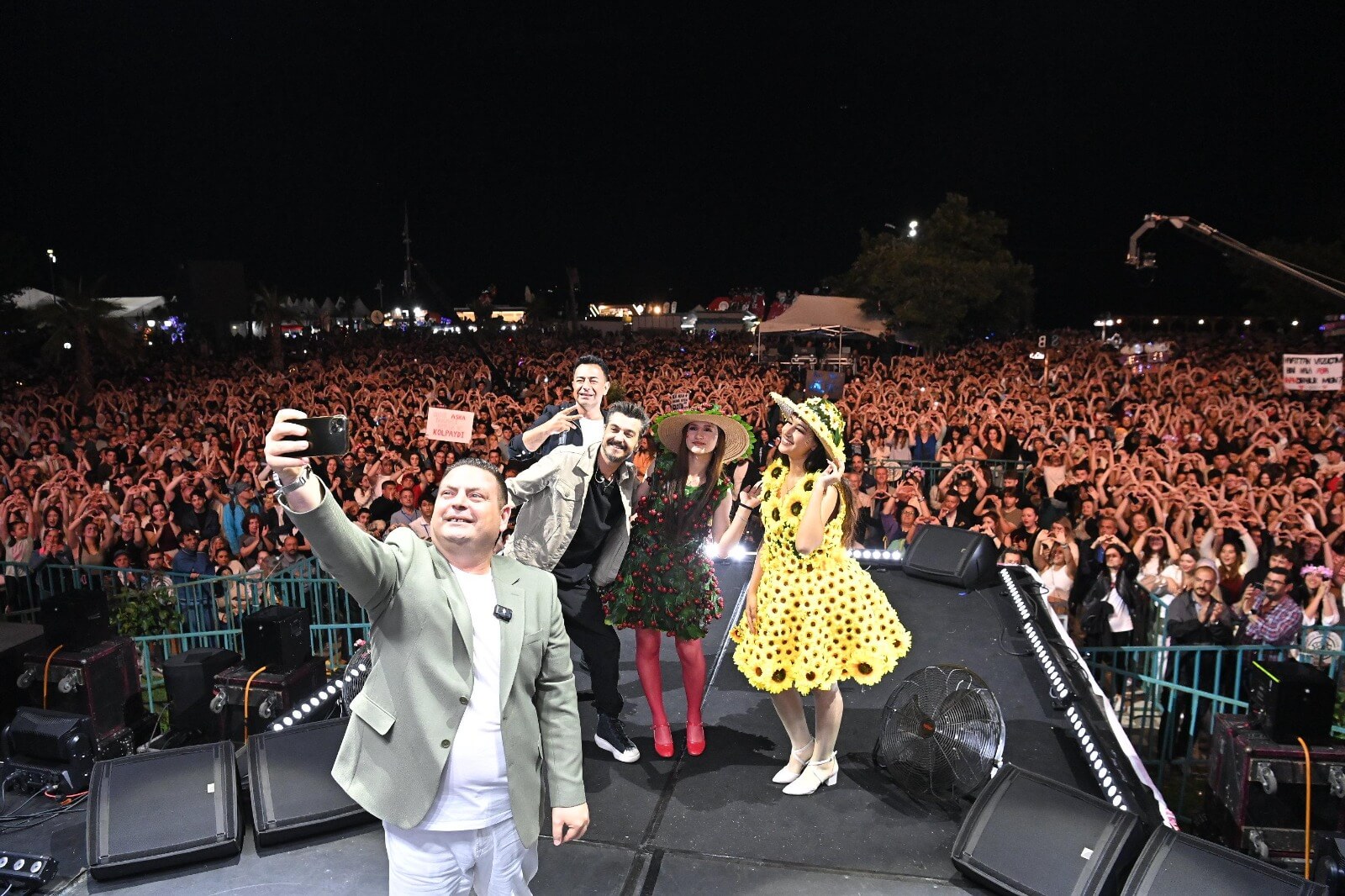 Kiraz Festivalinde Muhteşem Cumartesi