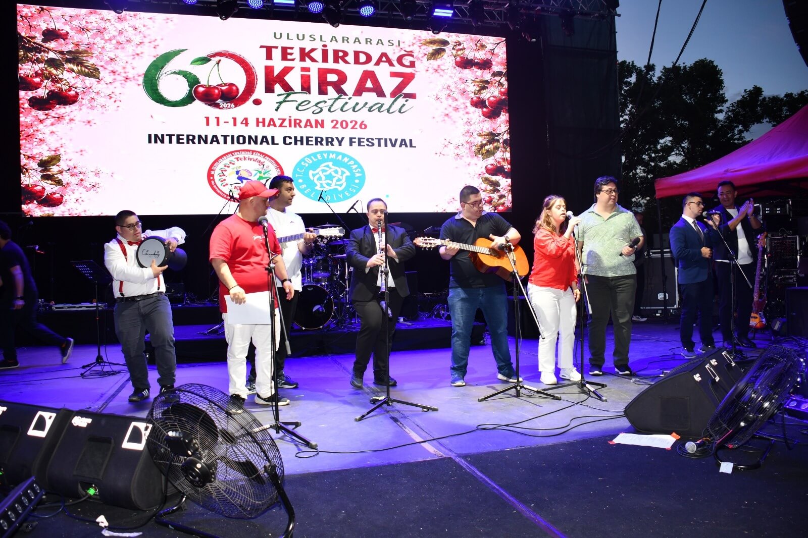 Kiraz Festivalinde Muhteşem Cumartesi