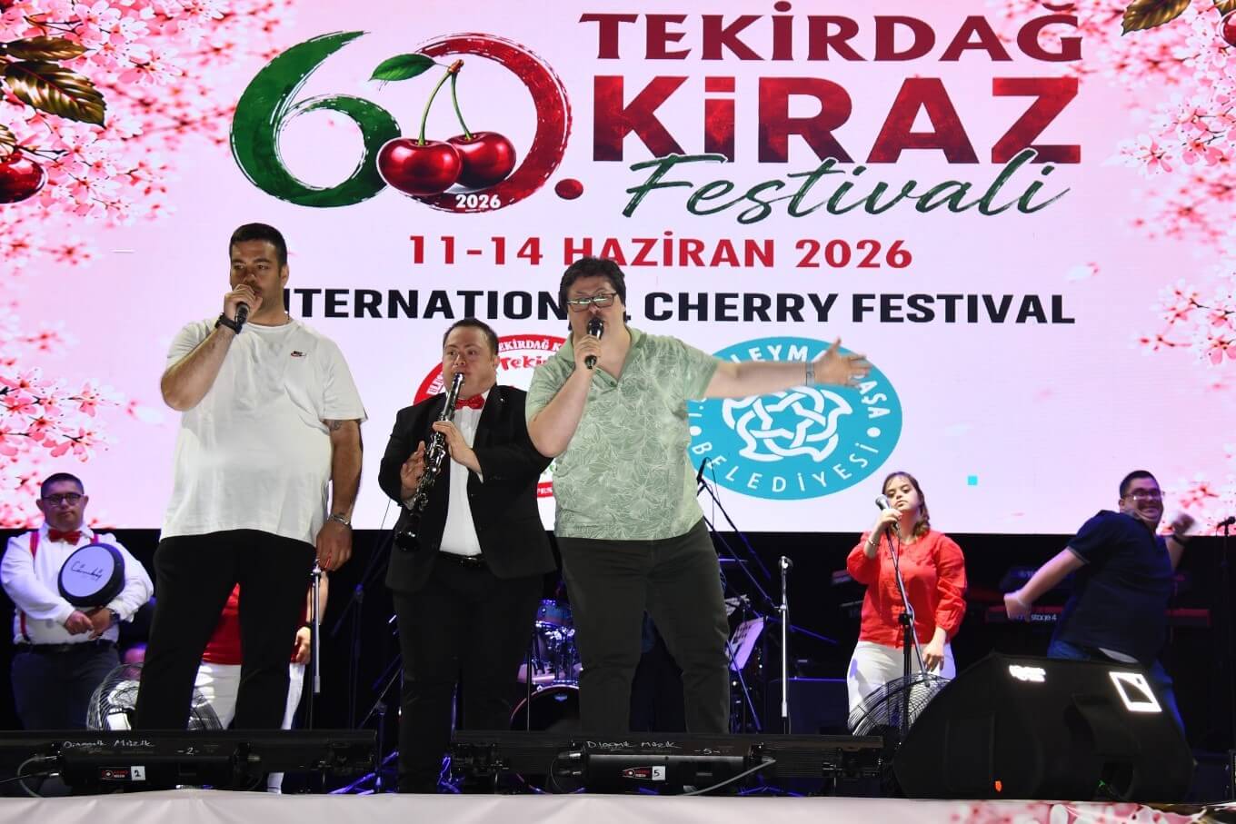 Kiraz Festivalinde Muhteşem Cumartesi