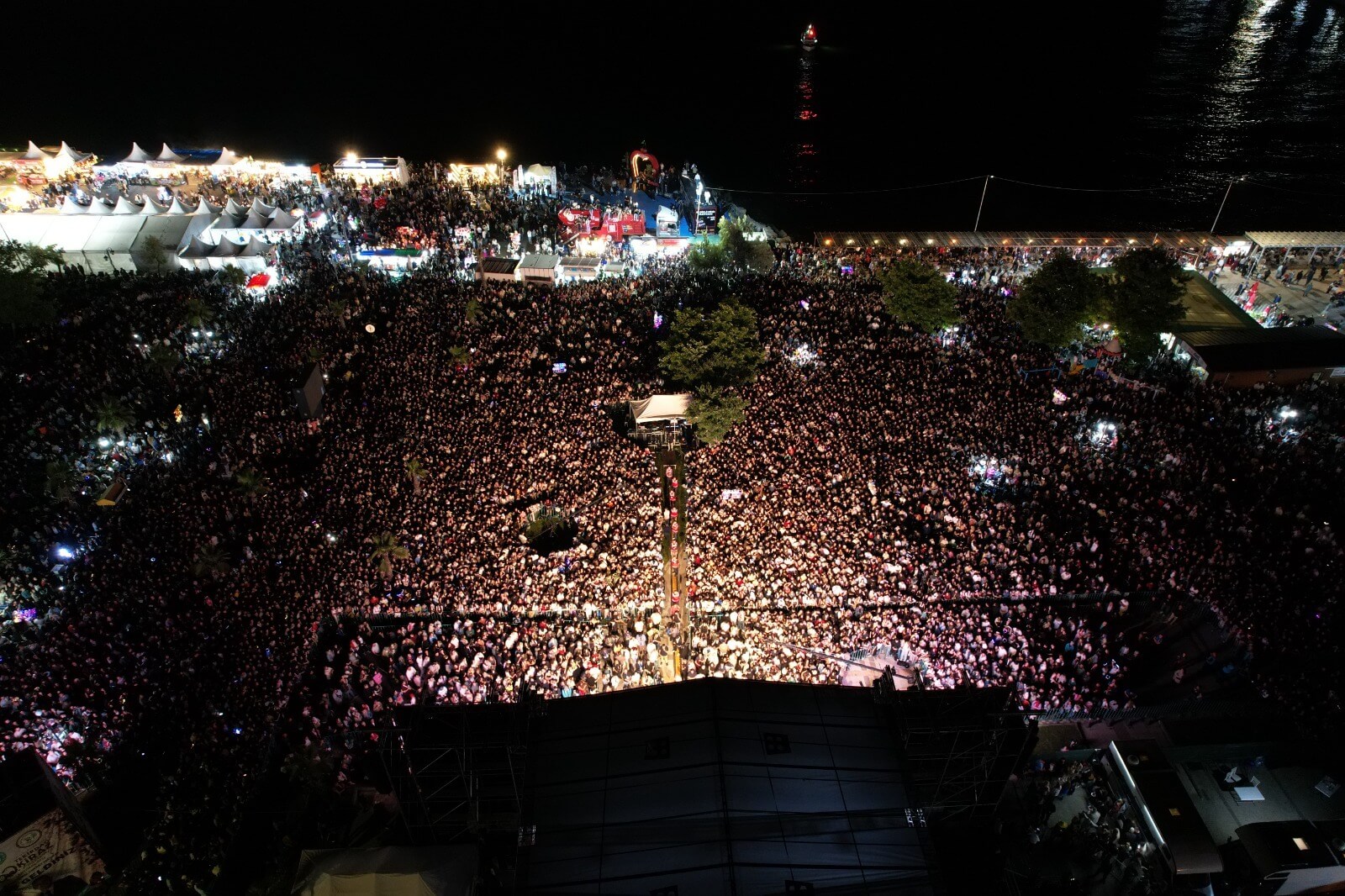 Kiraz Festivalinde Muhteşem Cumartesi
