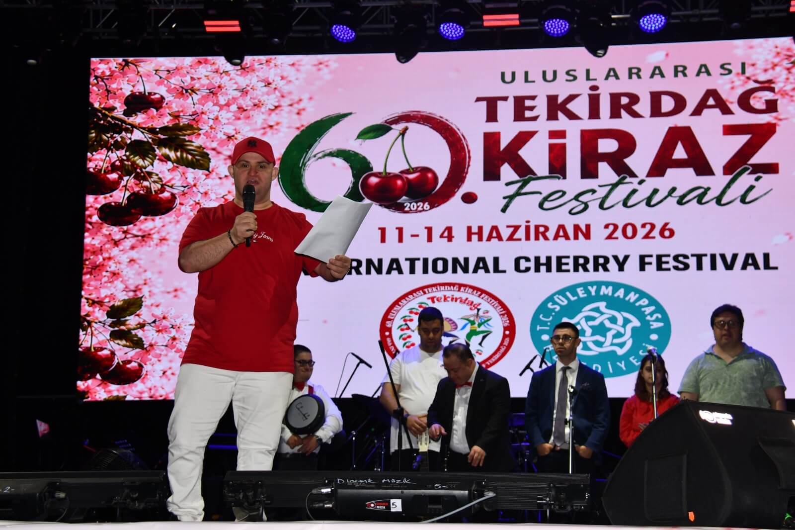 Kiraz Festivalinde Muhteşem Cumartesi