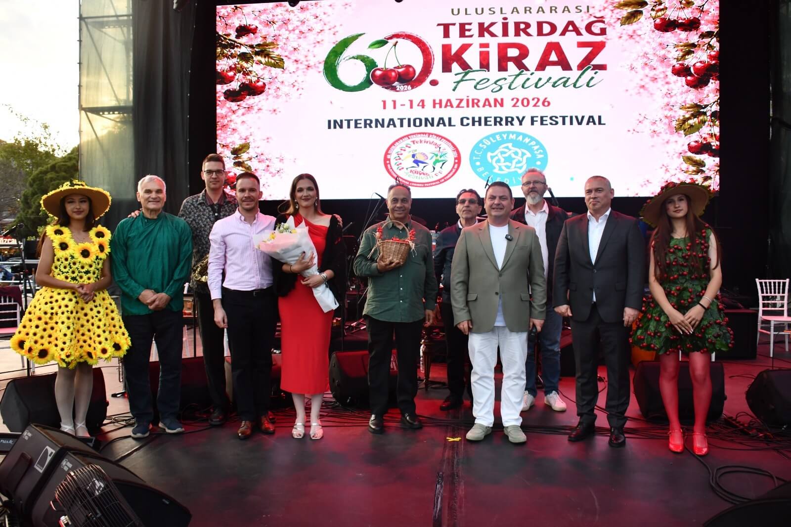 Kiraz Festivalinde Muhteşem Cumartesi