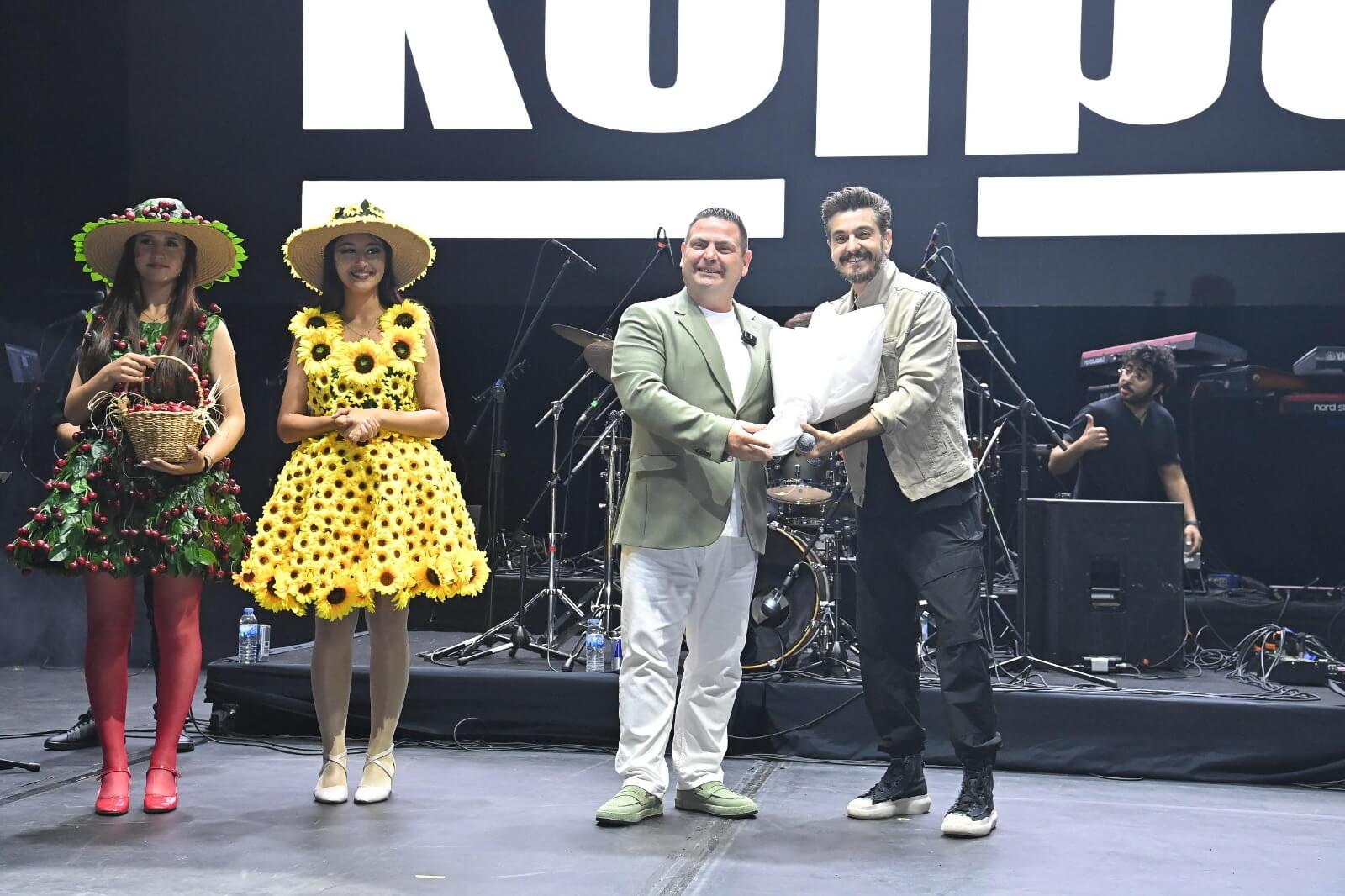 Kiraz Festivalinde Muhteşem Cumartesi