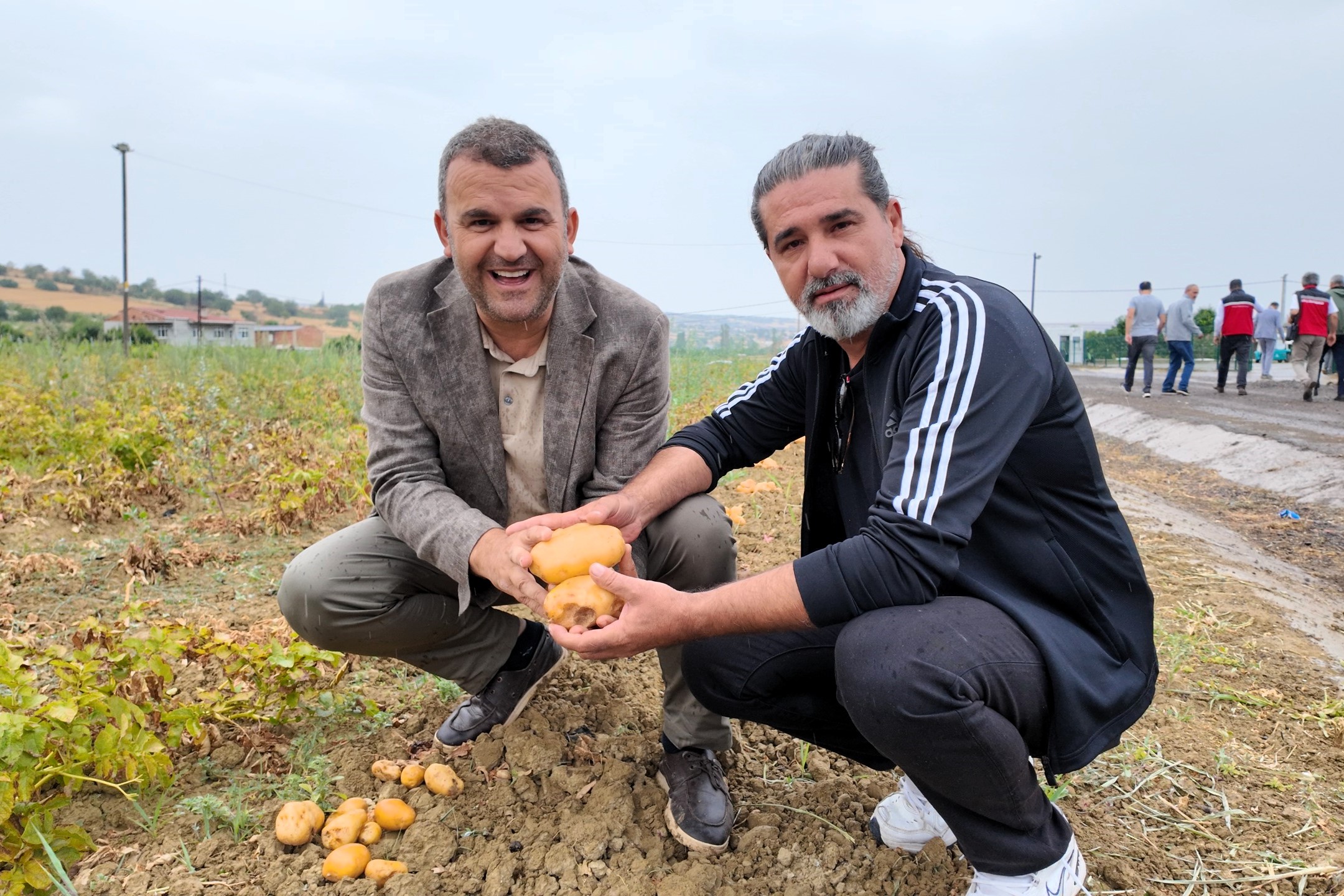 Süleymanpaşa Belediyesi Seralarında İlk Hasat Heyecanı