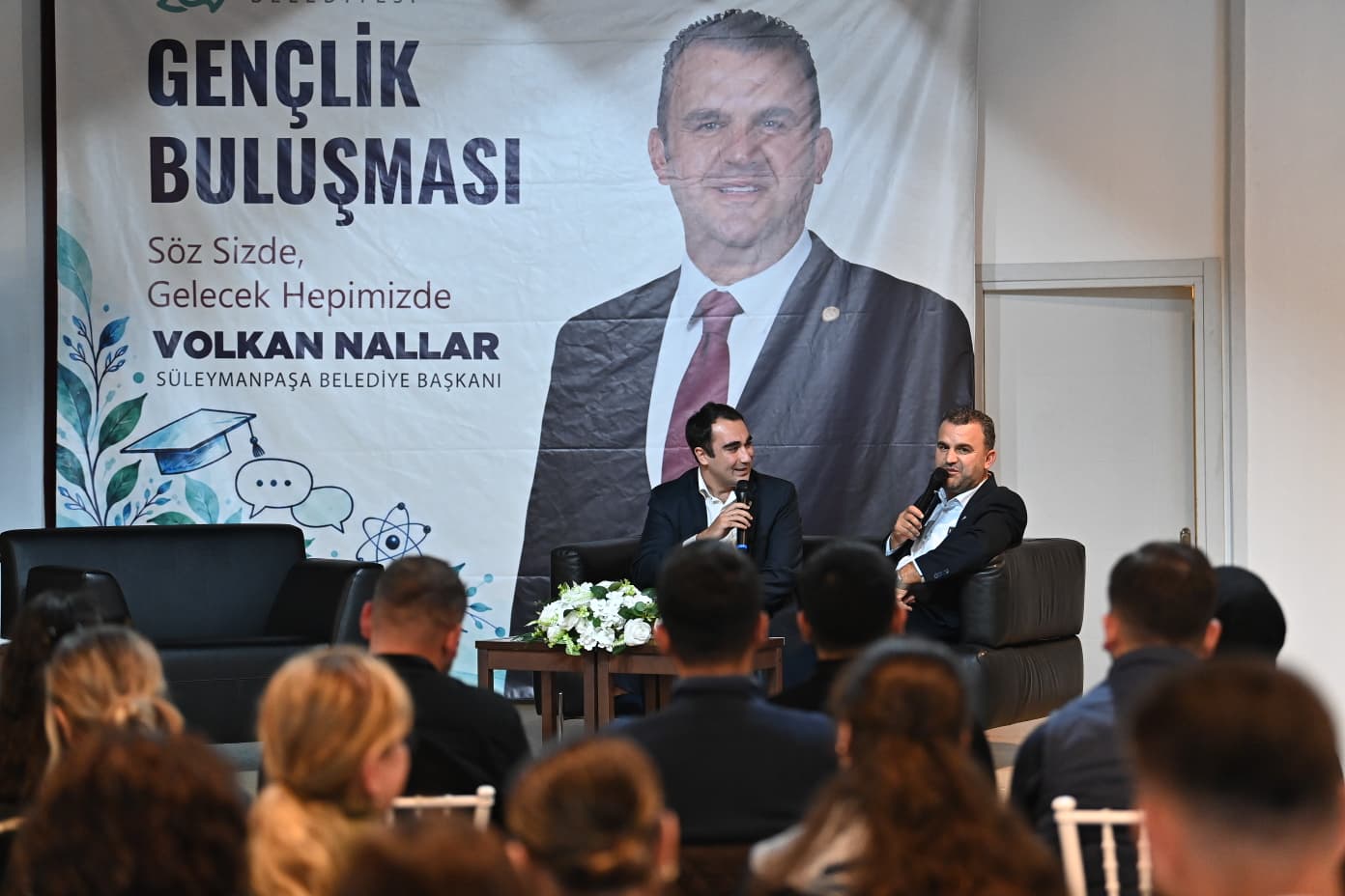 BAŞKAN NALLAR ÜNİVERSİTELİ GENÇLERLE BULUŞTU
