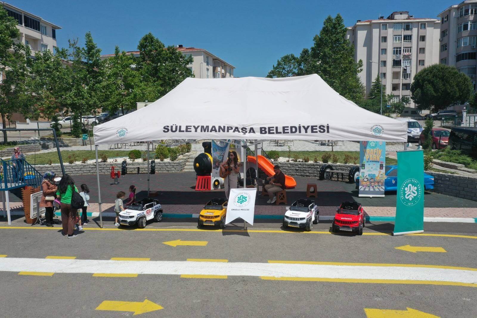 HER SOKAKTA EMEĞİN AYAK İZİ