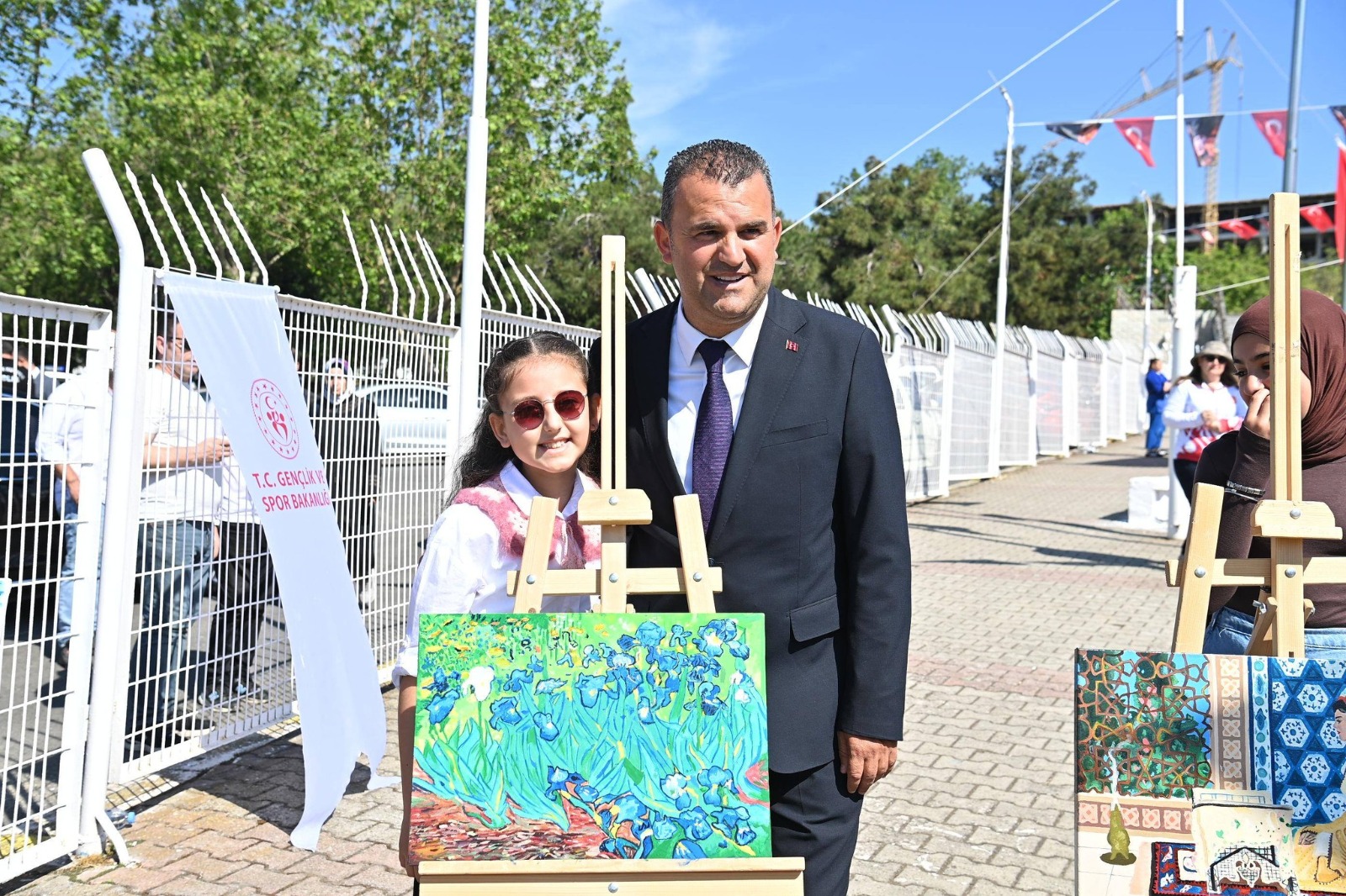 HER SOKAKTA EMEĞİN AYAK İZİ