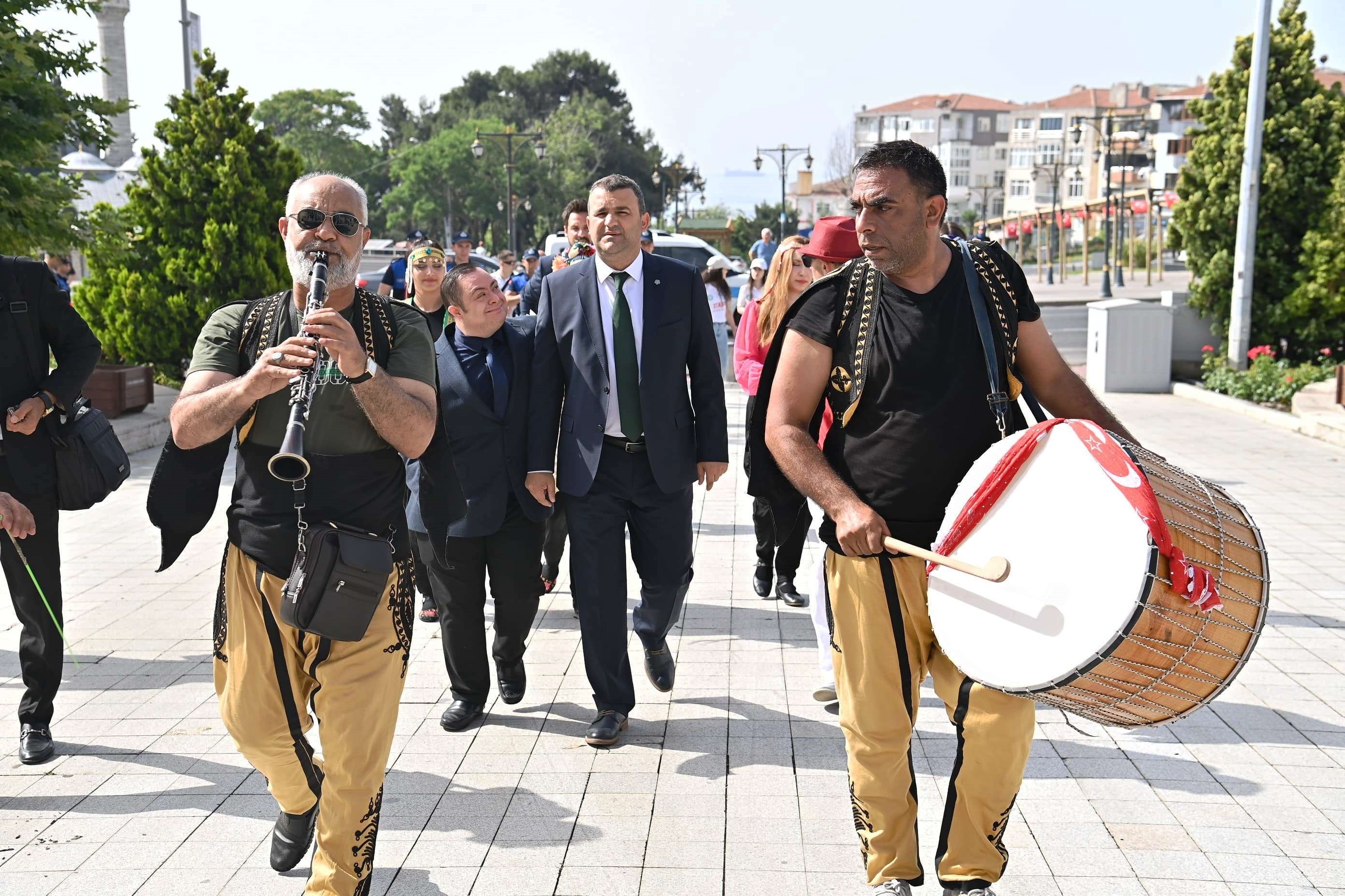 BİZ HER YERDEYİZ