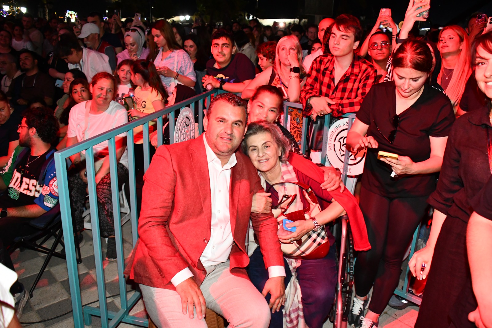 BİZ HER YERDEYİZ